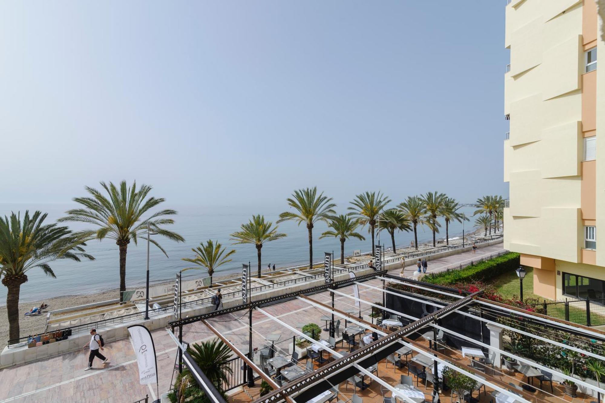 Sea Front Apartment In Marbella Center Bagian luar foto