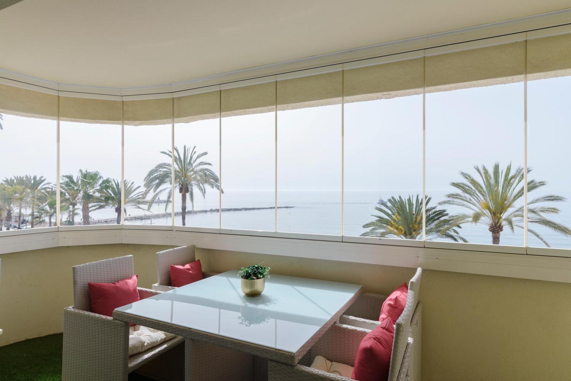 Sea Front Apartment In Marbella Center Bagian luar foto