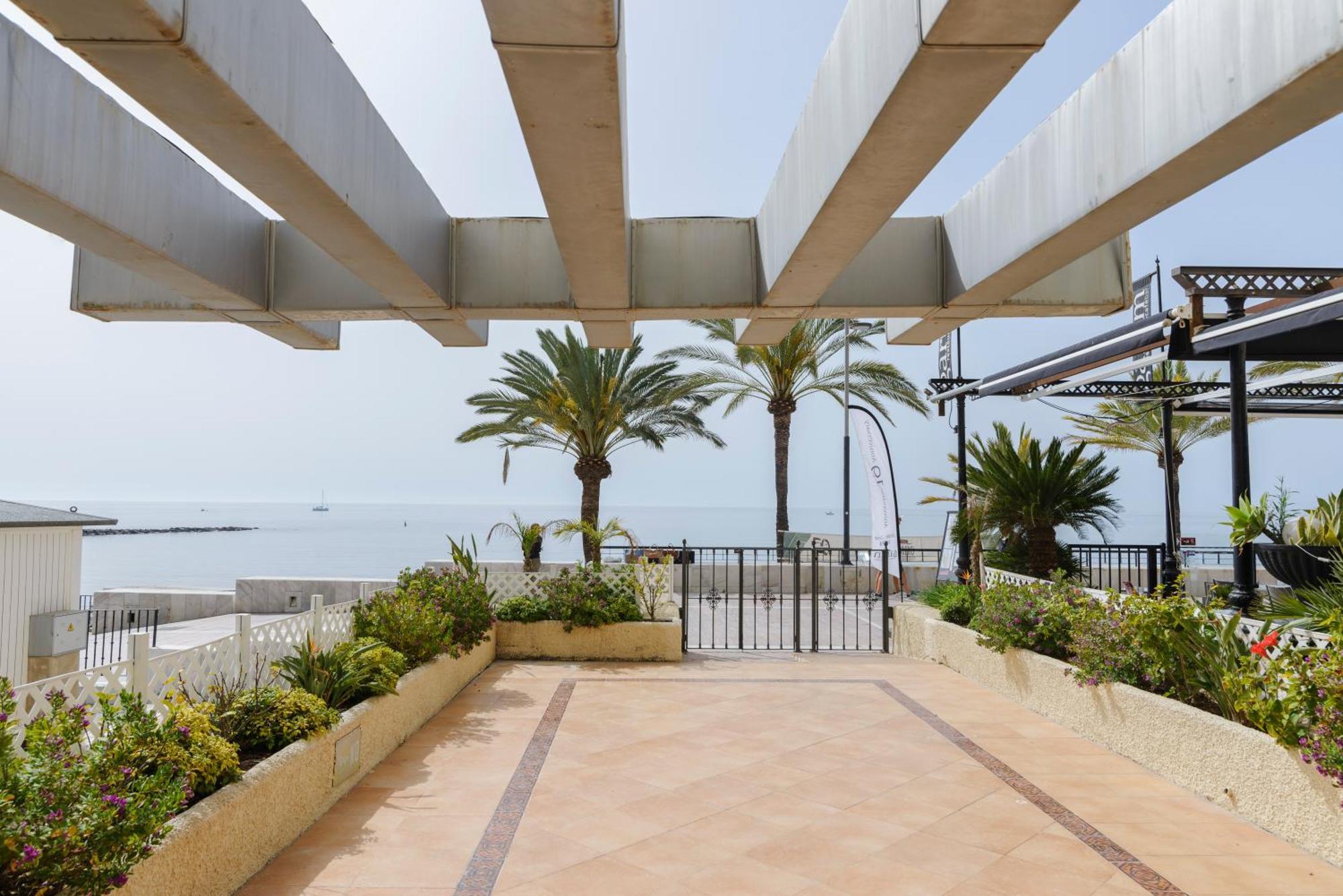 Sea Front Apartment In Marbella Center Bagian luar foto