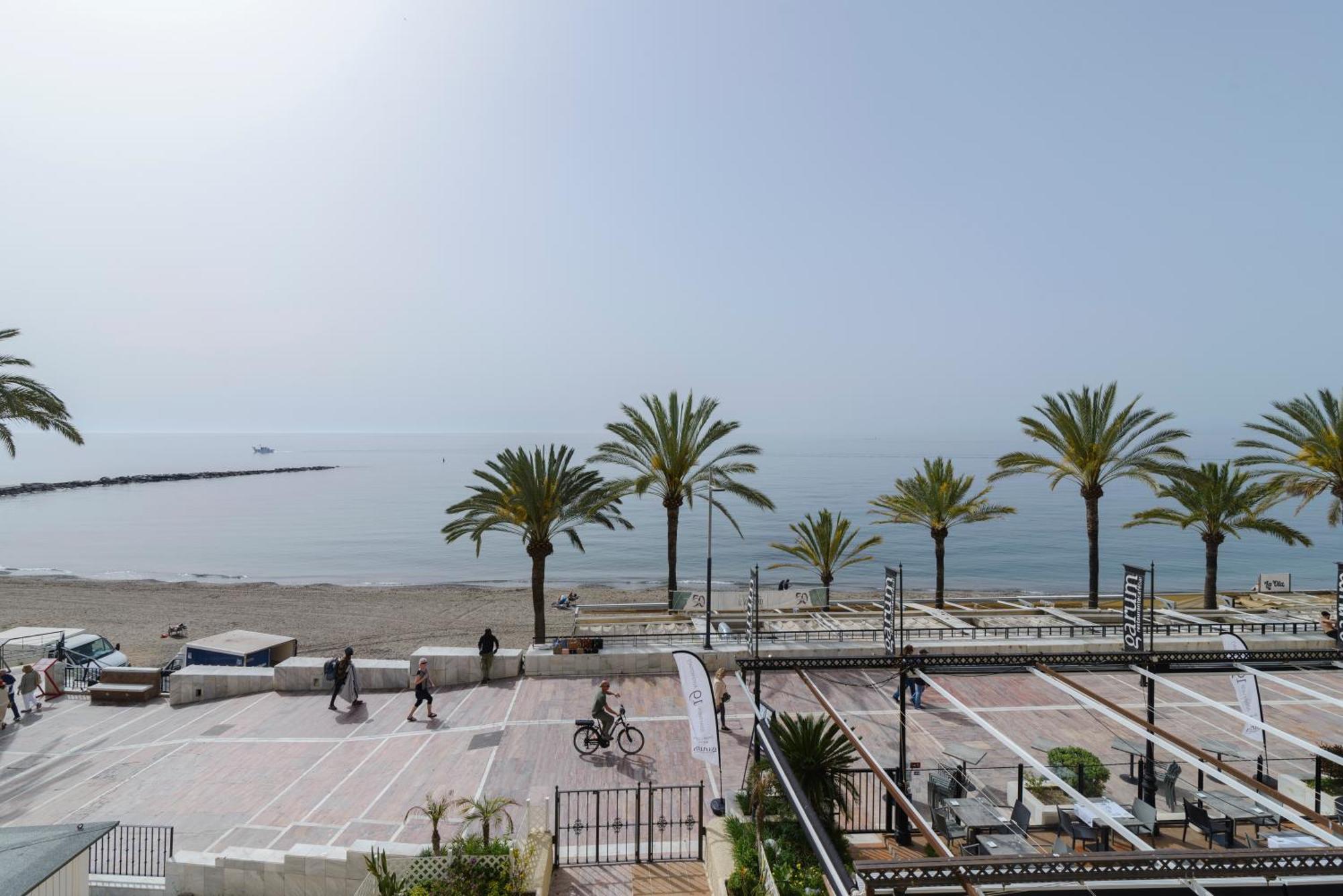 Sea Front Apartment In Marbella Center Bagian luar foto
