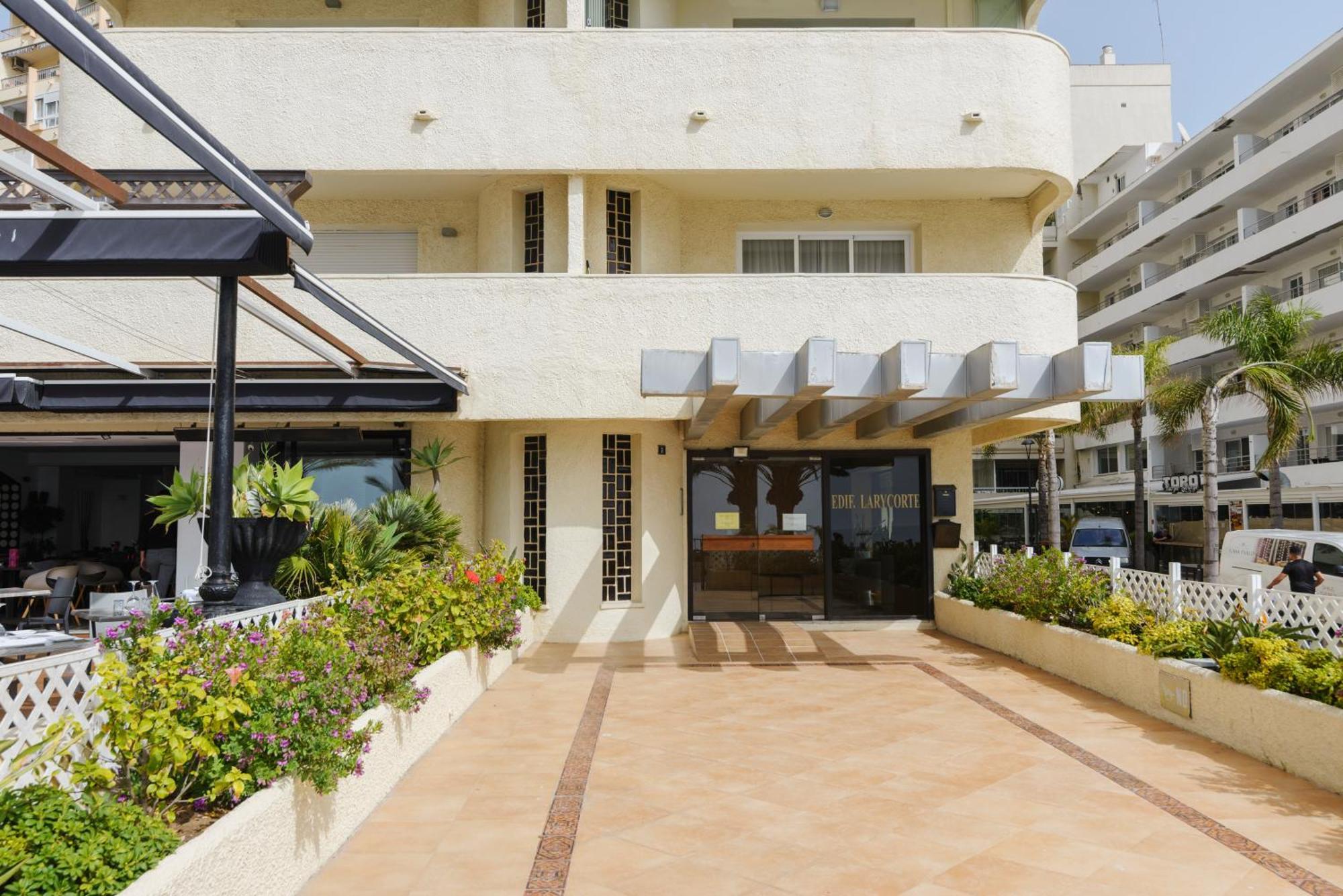 Sea Front Apartment In Marbella Center Bagian luar foto